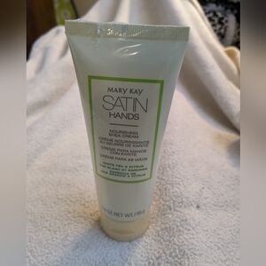 NIP Mary Kay Satin Hands Cream White/Tea Citrus 🍋